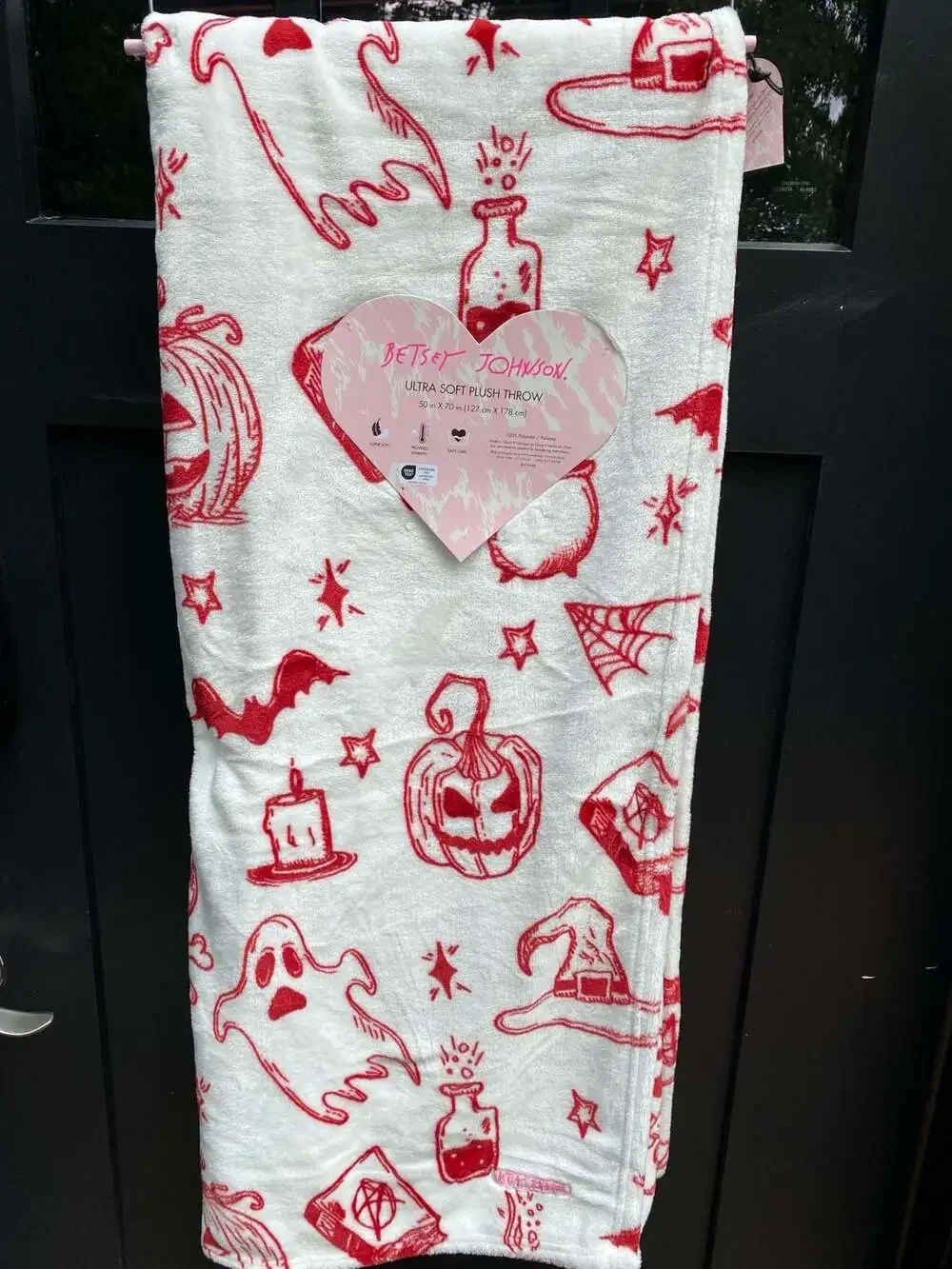 Betsey Johnson Ultra Soft Plush Throw Blanket Halloween Spooky Red White 50x70
